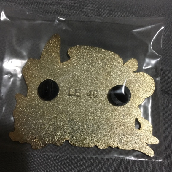 Disney jumbo stitch enamel pin - Picture 2 of 2